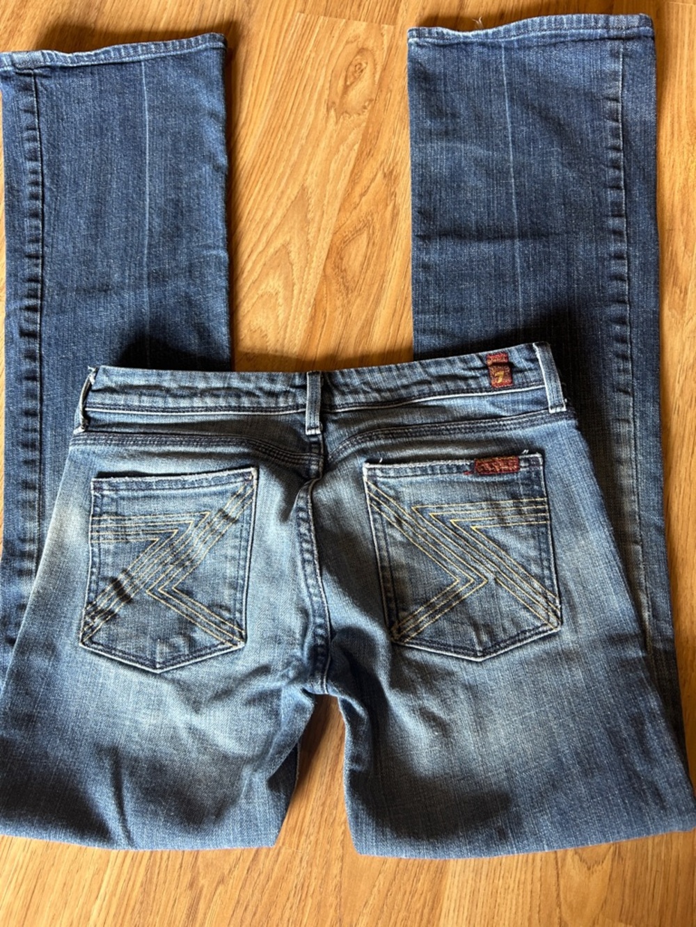 7 For All Mankind Women's FLYNT Flare Leg Jeans   Size 27 - Picture 3 of 6